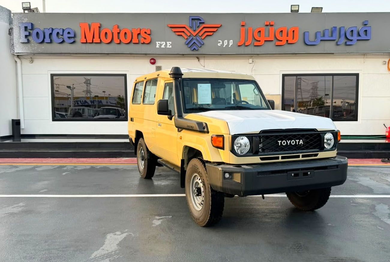 LC 78 . HARDTOP . 4.0L . V6 . Automatic . Petrol thumbnail 3